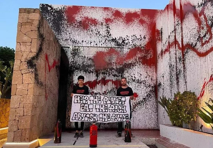 UN GRUPO AMBIENTALISTA VANDALIZÓ LA CASA DE&nbsp;MESSI