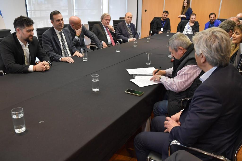 Acuerdo laboral alcanzado entre trabajadores jerárquicos y cámaras empresarias del&nbsp;petróleo