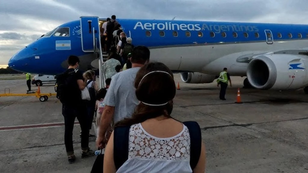 La justicia dispuso la reincorporación de los tres pilotos despedidos en Aerolíneas&nbsp;Argentinas