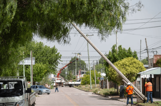 Bahía Blanca continúa trabajando para restaurar el servicio eléctrico tras el&nbsp;temporal
