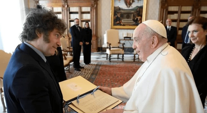 La gestión financiera del Papa Francisco es elogiada por&nbsp;Milei
